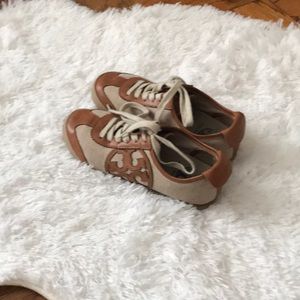 Tory burch tan sneakers